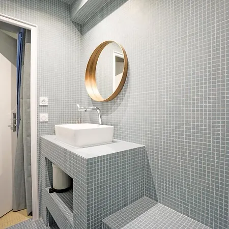 Charming And Bright Apartment In Paris 09 *